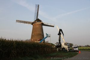 18 oktober 2017: De Bronkhorster Molen heeft een nieuwe staart